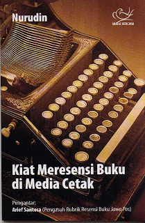 Kiat Merensensi Buku di Media Cetak