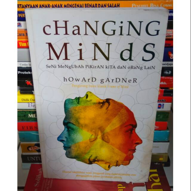 Changing minds / Howard Gardner ; Alih Bahasa : Luki Nugraha