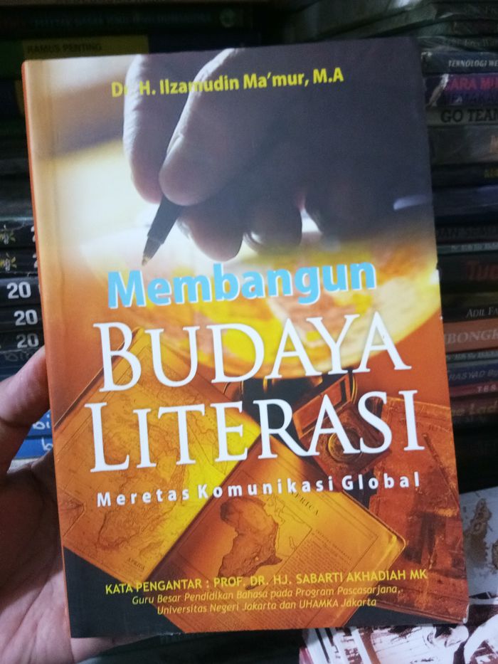 Membangun Budaya Literasi : Meretas Komunikasi Global