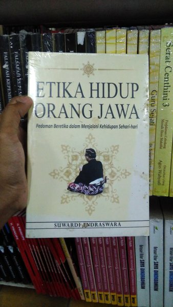 Etika hidup orang Jawa : pedoman beretiket dalam menjalani kehidupan sehari-hari