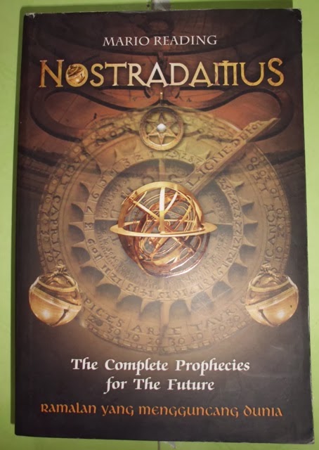 Nostradamus : The Complete Prophecies for The Future Ramalan yang Mengguncang Dunia