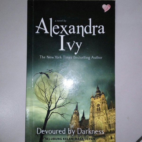 Devoured by Darkness : Selubung Kelam Masa Depan