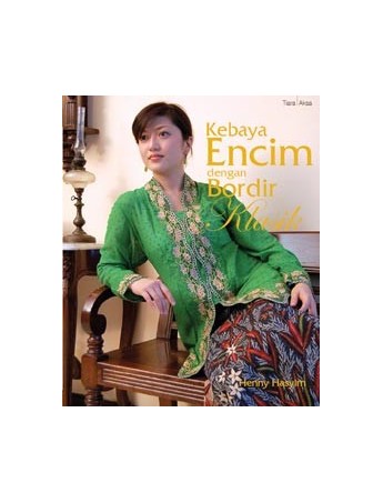 Kebaya Encim dengan Bordir Klasik