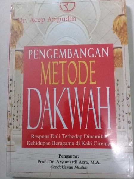 Pengembangan Metode Dakwah : respons da'i terhadap dinamika kehidupan beragam di kaki ciremai