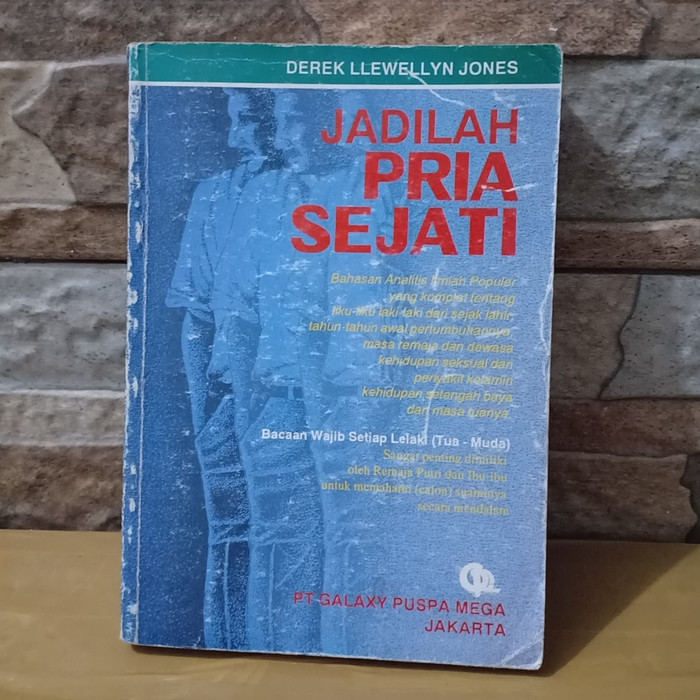 Jadilah Pria Sejati :  Bahasan analitis ilmiah populer yang kimplet tentang liku-liku laki-laki dari sejak lahir, tahun-tahun awal pertumbuhannya, masa remaja dan dewasa penyakit kelamin kehidupan seksual dan penyakit kelamin kehidupan setengah baya dan masa tuanya. / Derek Llewellyn Jones, Pengarang; Drs, Banbang Murtianto, Penyadur; Drs. Xaverius V.B., Editor