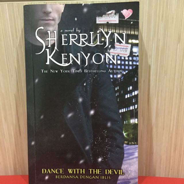 Dance With the Devil / Sherlrilyn Kenyon; penerjemah, Yolanda Oktavia