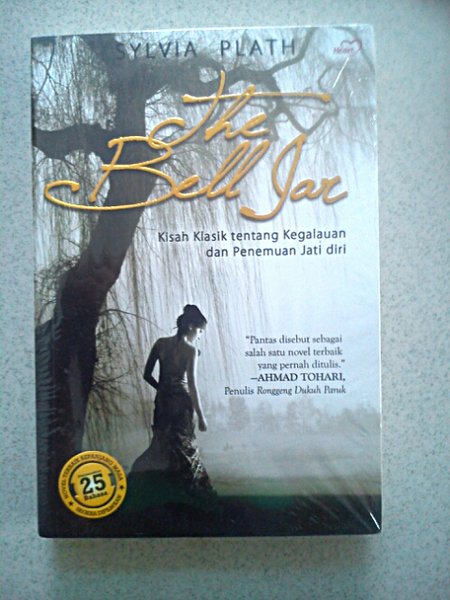 The bell jar : Kisah Klasik tentang Kegalauan dan Penemuan Jati Diri