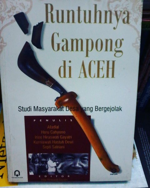 Runtuhnya gampong di Aceh : studi masyarakat desa yang bergejolak