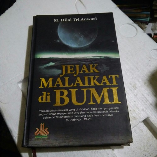 Jejak Malaikat di Bumi / Penulis Anwari Tri Hilal.M, Penyunting Muthalib Abdul Yasir.M, Pewajah Sampul Setyawan Eko, Penata Letak Ali Sucipto