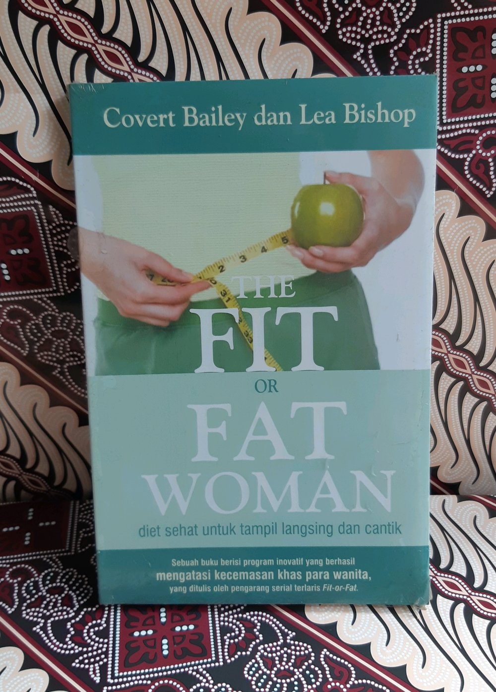 The Fit Or Fat Woman :  Diet Sehat untuk Tampil Langsing dan Cantik / Penerjemah Qdria Laila, Penyunting Hamsa Susilawati, Rancang Sampul Jihad.MN, Tata Letak Munandar Imam