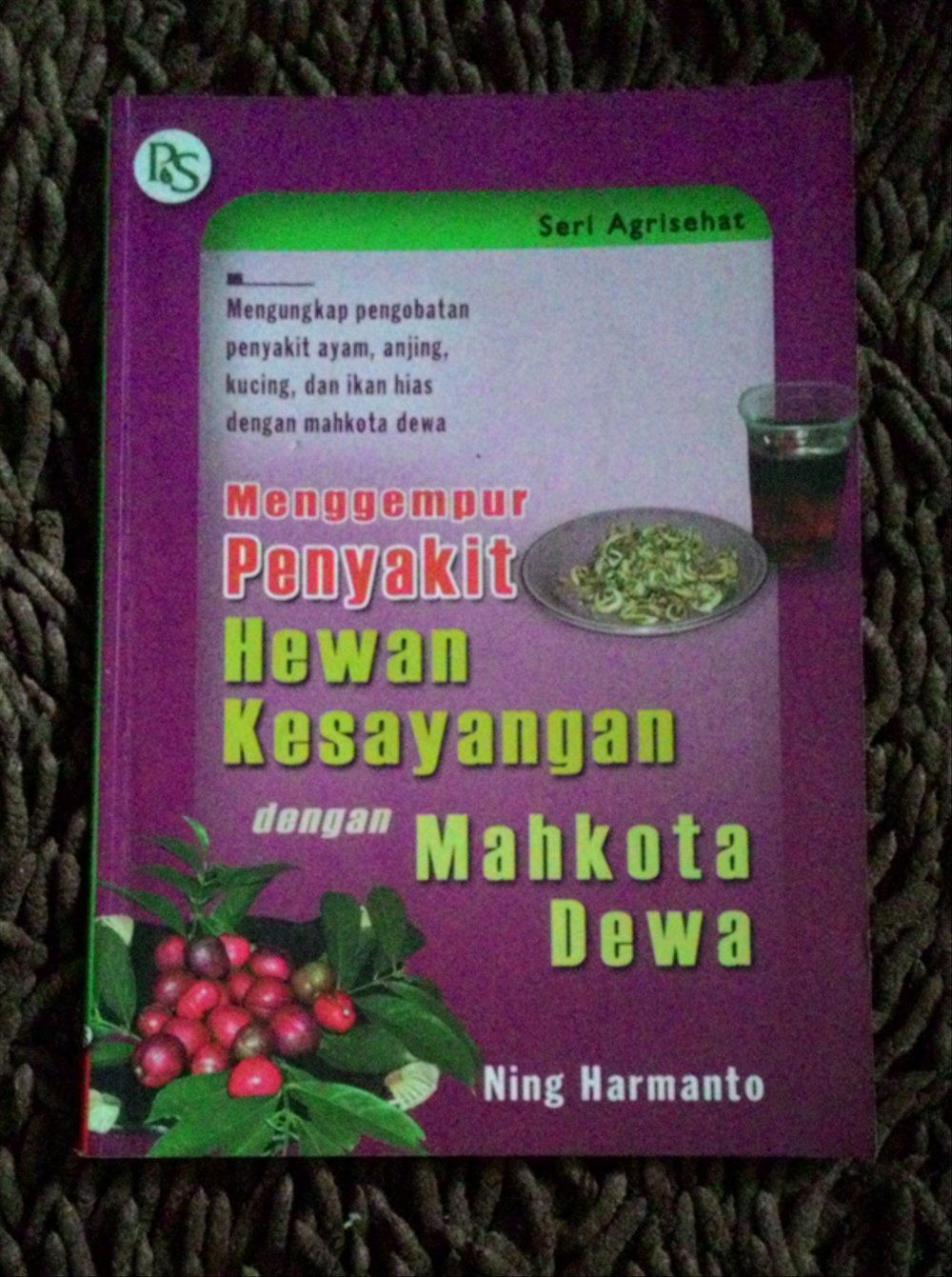 Menggempur Penyakit Hewan Kesayangan Dengan Mahkota Dewa : Mengungkap Penyakit Ayam,Anjing, Kucing, dan ikan Hias dengan Mahkota Dewa