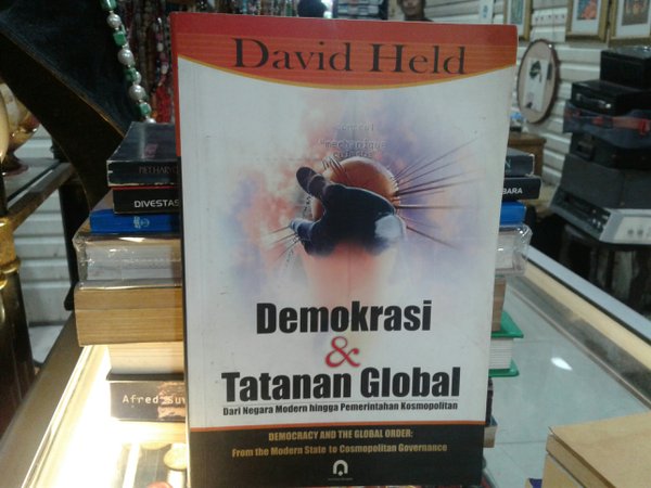 Demokrasi & tatanan global : dari negara modern hingga pemerintahan kosmopolitan