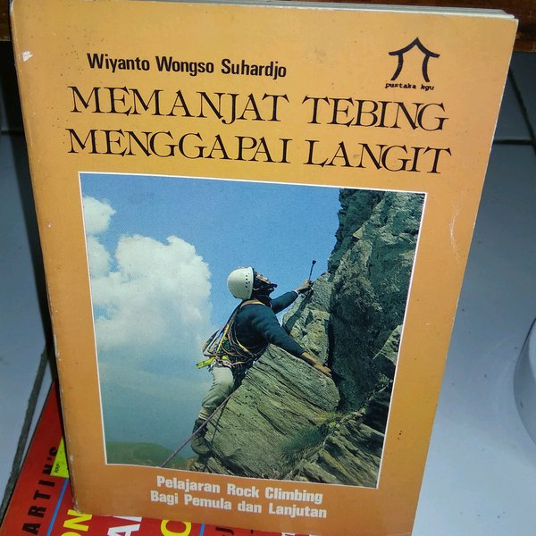 Memanjat Tebing Menggapai Langit : Pelajaran Rock Climbing Bagi Pemula dan Lanjutan