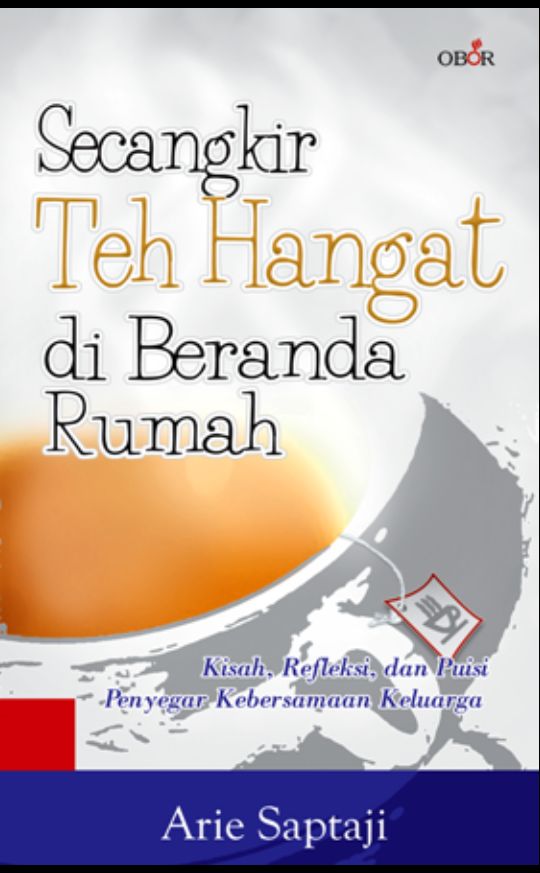 Secangkir teh hangat di beranda rumah / Arie Saptaji