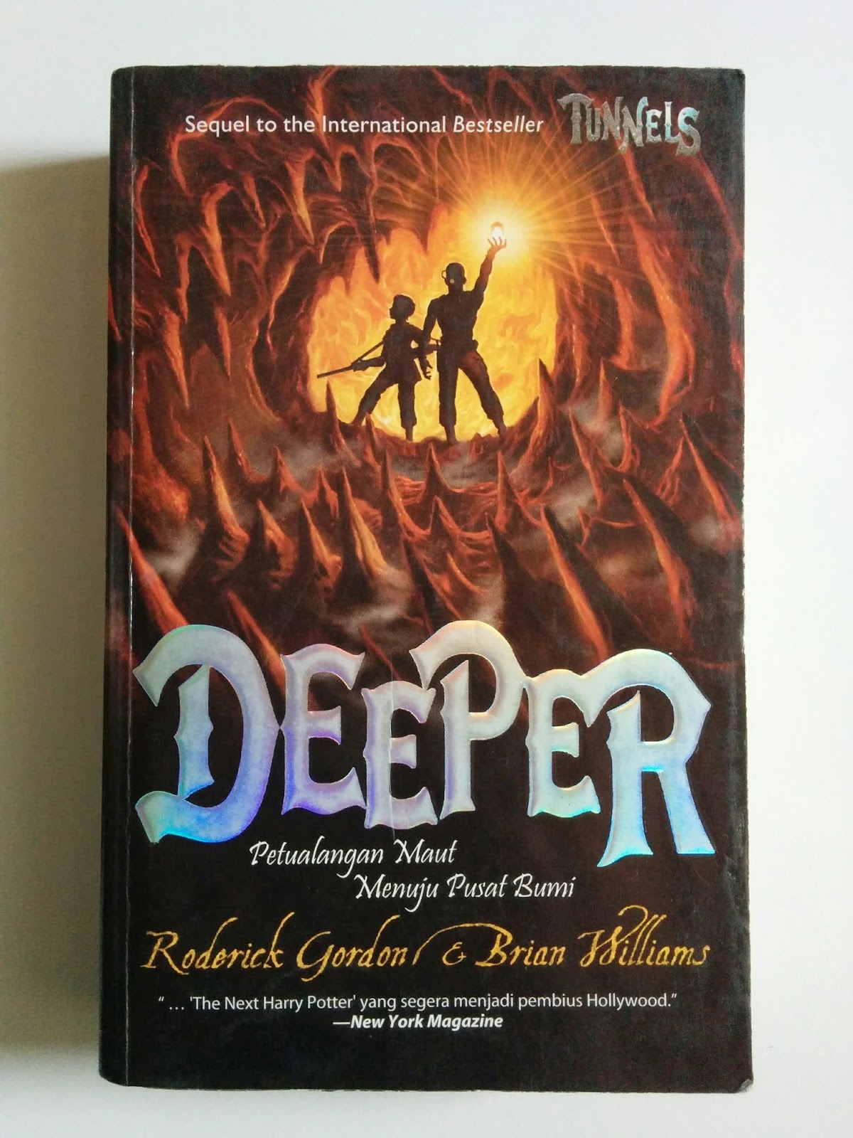 Deeper : petualangan maut menuju pusat bumi