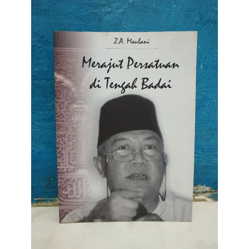 Merajut persatuan di tengah badai