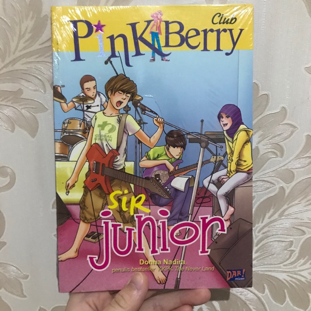 Club Pink Berry : Sir Junior / Penulis Donna Nadira