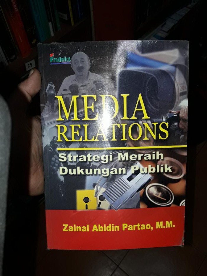 Media Relations : Strategi meraih dukungan publik