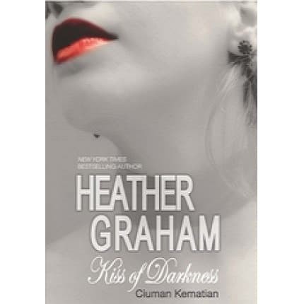 Kiss of darkness = :  ciuman kematian / Heather Graham; penerjemah. Stevana Dian Rosarie; editor. Debbie Daisy Natalia, Anna Ervita Dewi