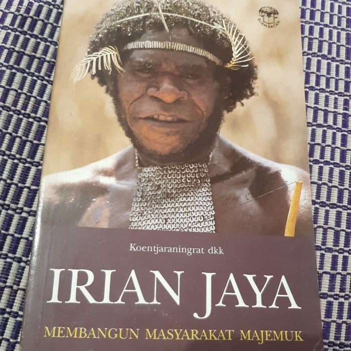 IRIAN JAYA :  Membangun masyarakat majemuk / Penulis Koentjaraningrat