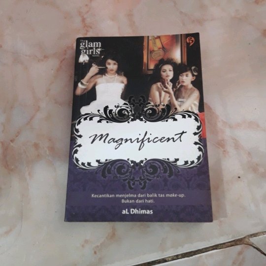Magnificent : Kecantikan menjelma dari balik tas make-up bukan dari hati