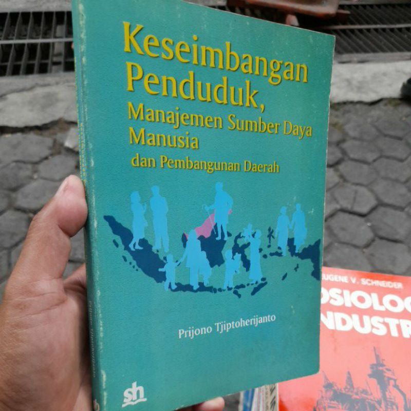 Keseimbangan Penduduk : Manajemen Sumber Daya Manusia dan Pembangunan Daerah