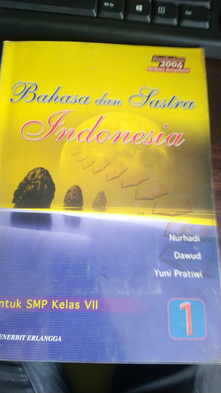 Bahasa dan Sastara Indonesia :  Untuk SMP Kelas VII 1 / Penyusun Nurhadi