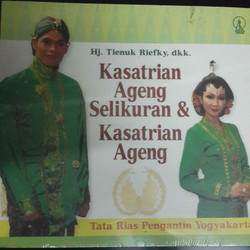 Tata rias pengantin Yogyakarta : Kesatrian Ageng selikuran dan kasatrian ageng
