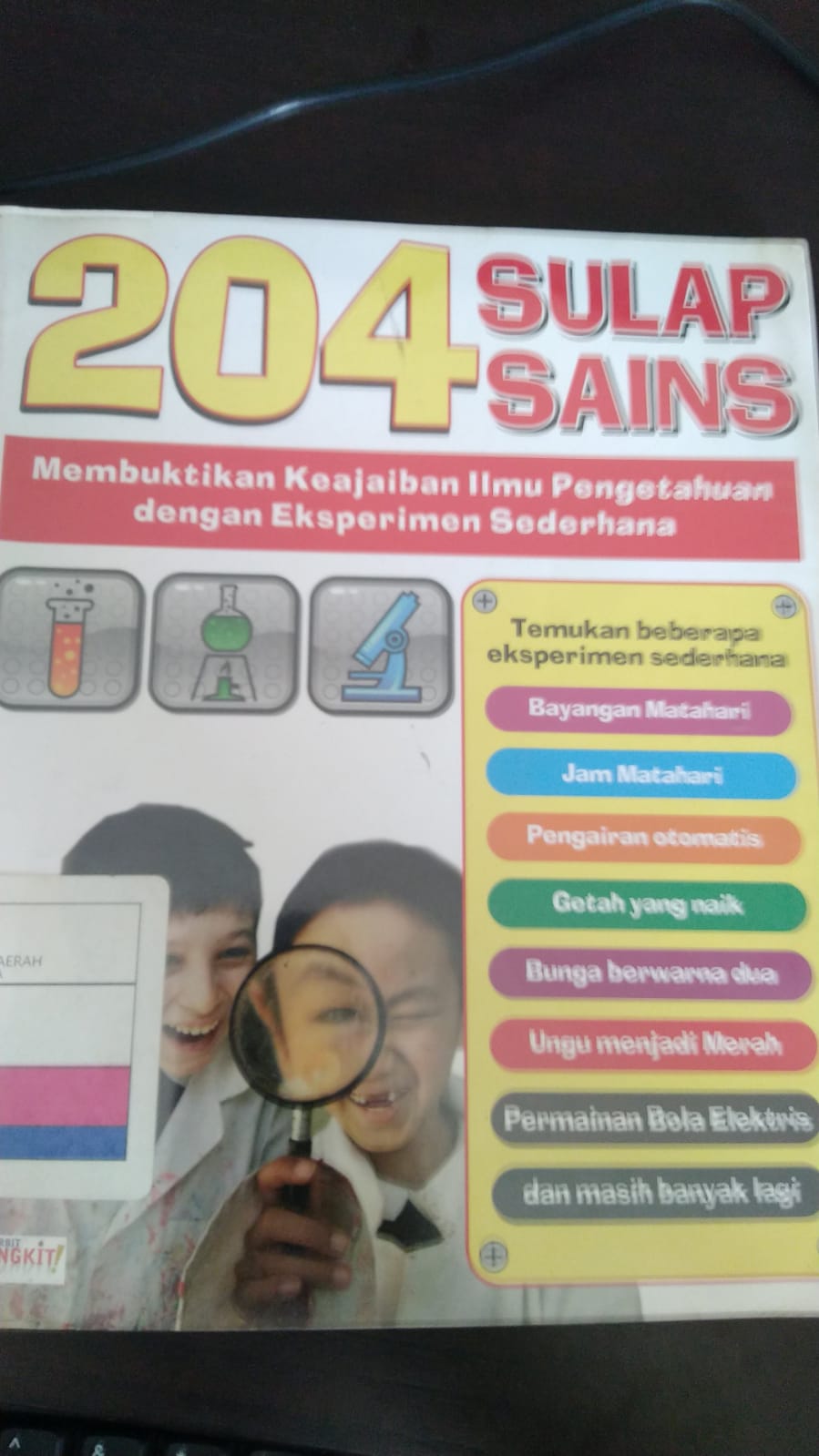 Sulap Sains : Membuktikan Keajaiban Ilmu Pengetahuan dengan 204 Eksperimen Sederhana