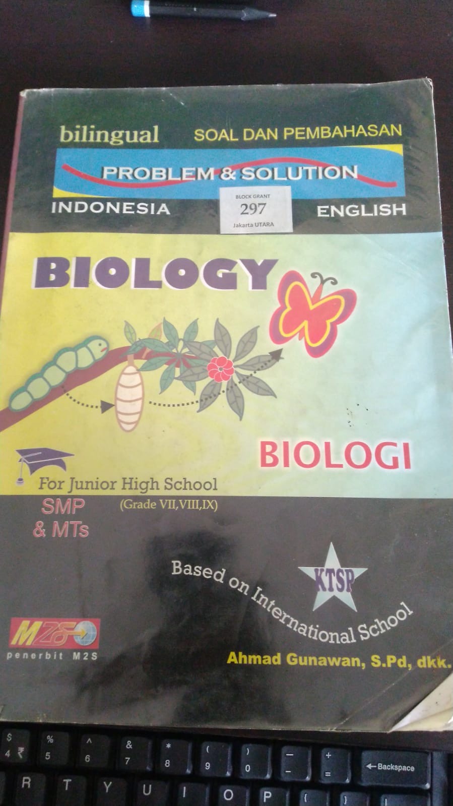 Bilingual Soal & Pembahasan Biologi :  Problem & Solution Biology / Writer Ahmad Gunawan