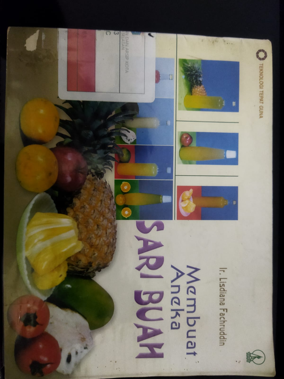 Membuat aneka sari buah
