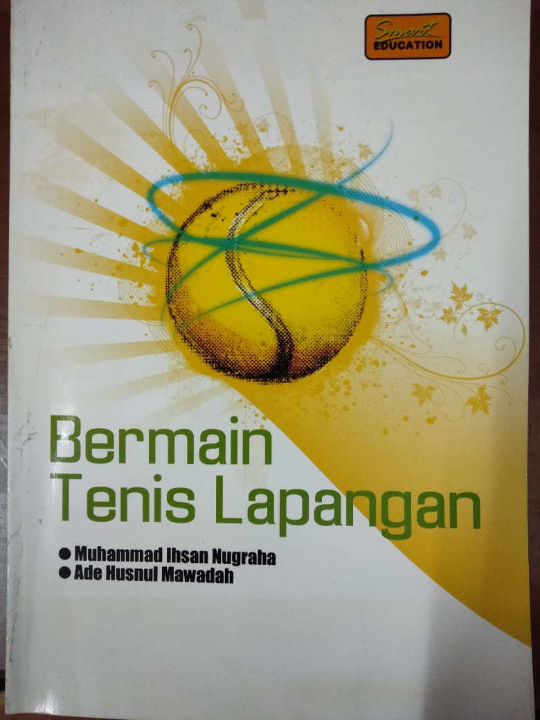 Bermain tenis lapangan