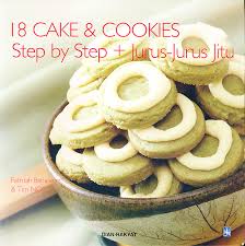 18 Cake dan Cookies Favorit : step by step dan jurus-jurus jitu