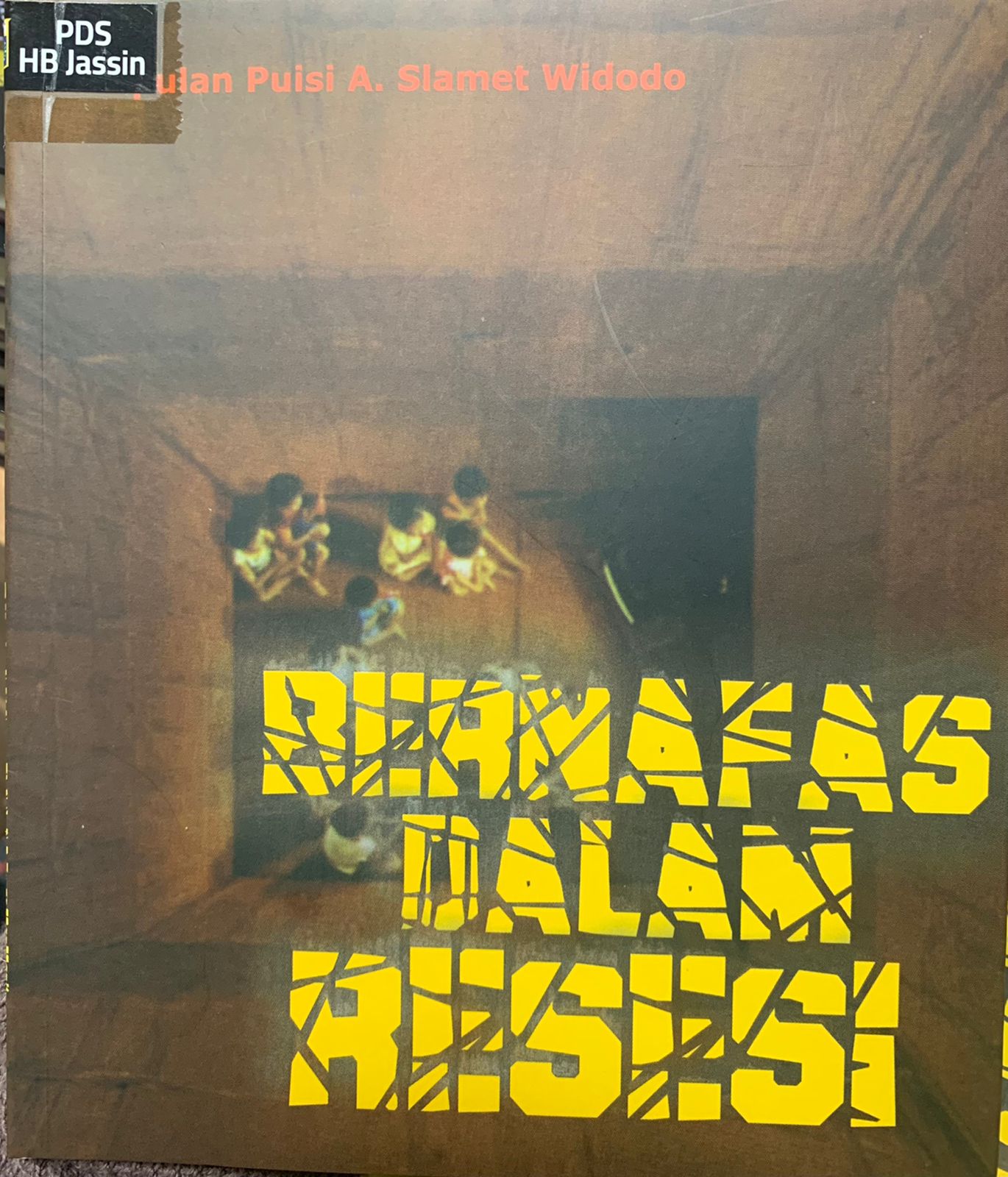 Bernafas dalam resesi : kumpulan puisi