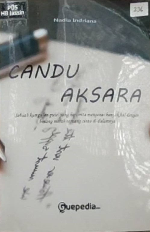 Candu aksara : sebuah kumpulan puisi yang bercerita mengenai banyak hal dengan benang merah tentang cinta di dalamnya