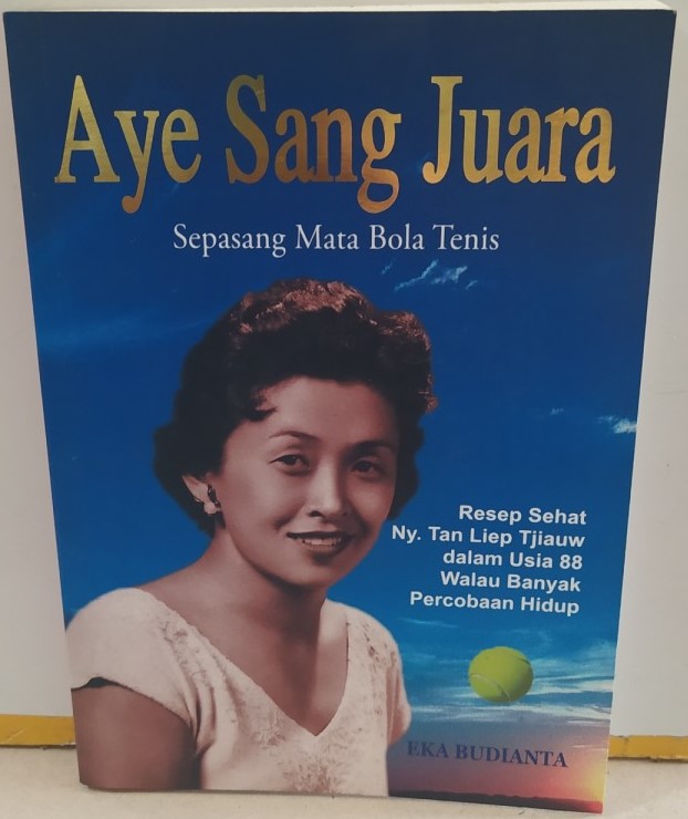 Aye sang juara :  sepasang mata bola tenis / Eka Budianta