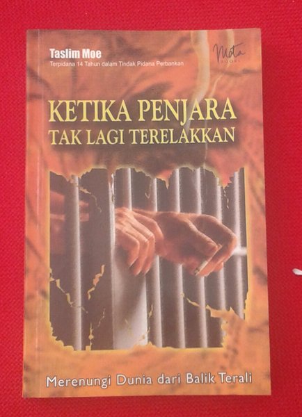 Ketika penjara tak lagi terelakkan : Merenungi dunia dari balik terali