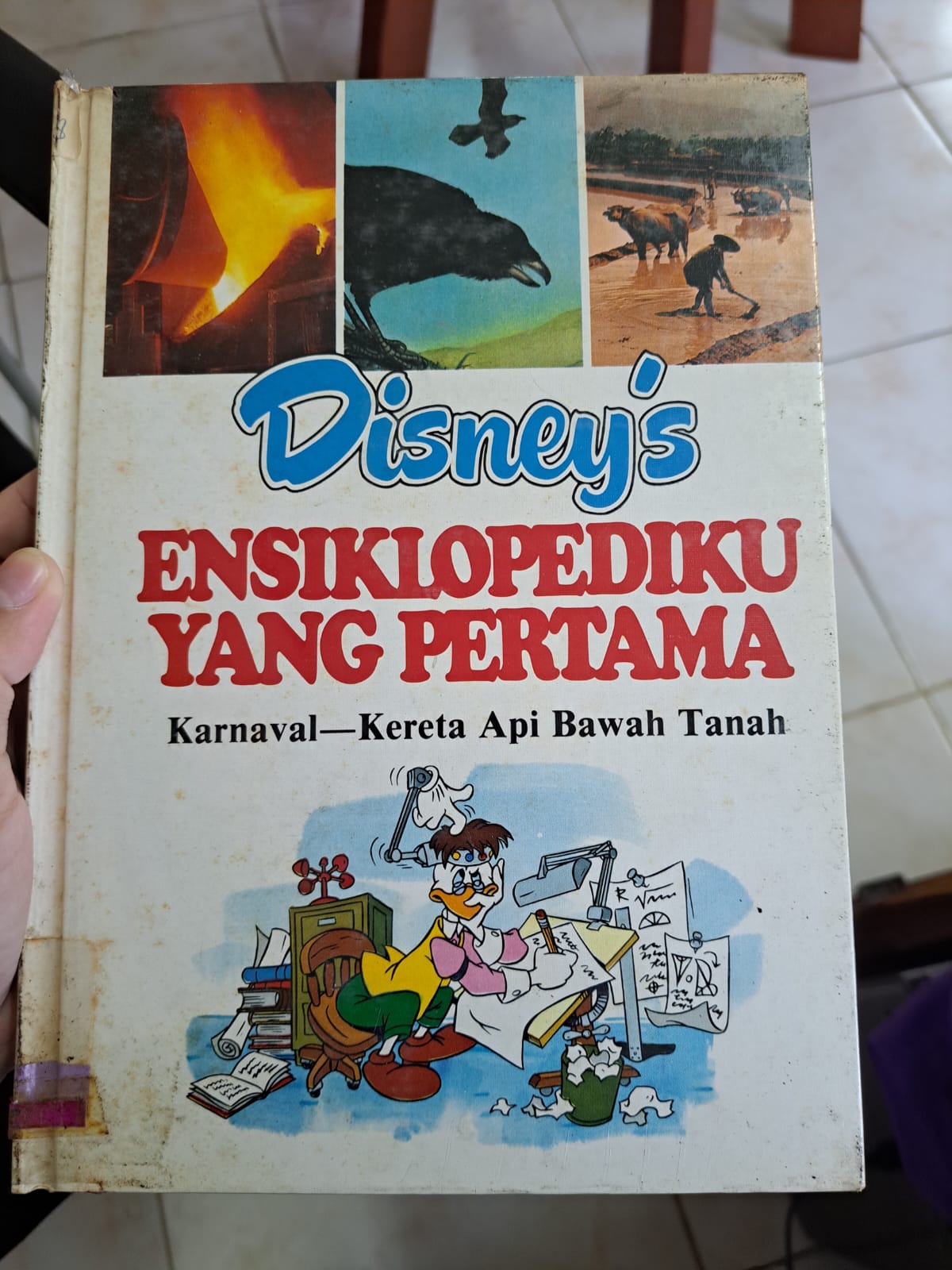 Disney's Jilid 11 : Ensiklopediku yang pertama 'Karnaval - kereta api bawah tanah'