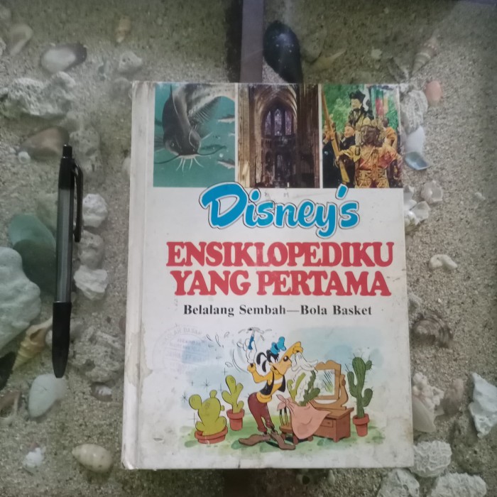 Disney's Jilid 4 : Ensiklopediku yang pertama 'Belalang sembah - bola basket'