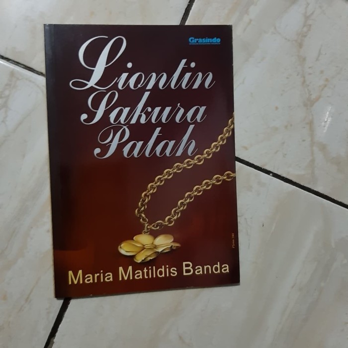 Liontin Sakura Patah / Maria Matildis Banda