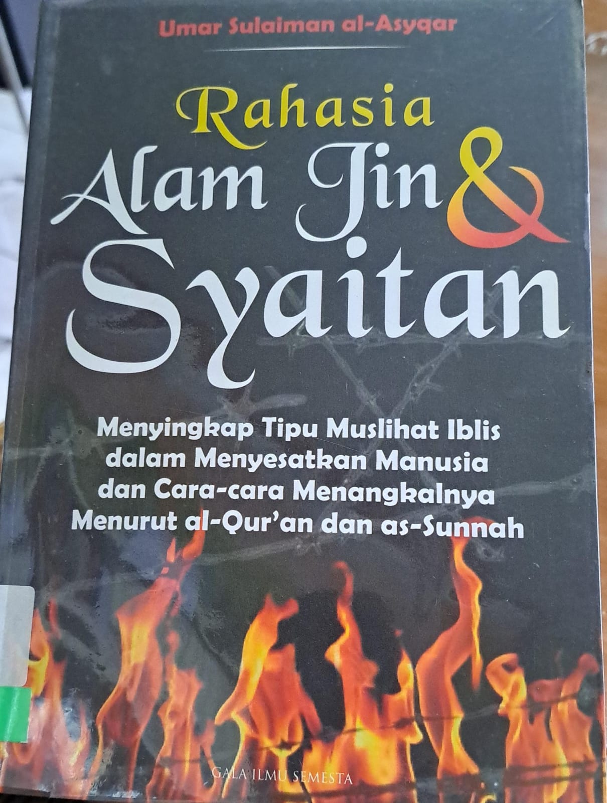 Rahasia alam jin & syaitan : Menyingkap tipu muslihat iblis dalam menyesatkan manusia dan cara-cara menangkalnya menurut al-qur'an dan as-sunnah