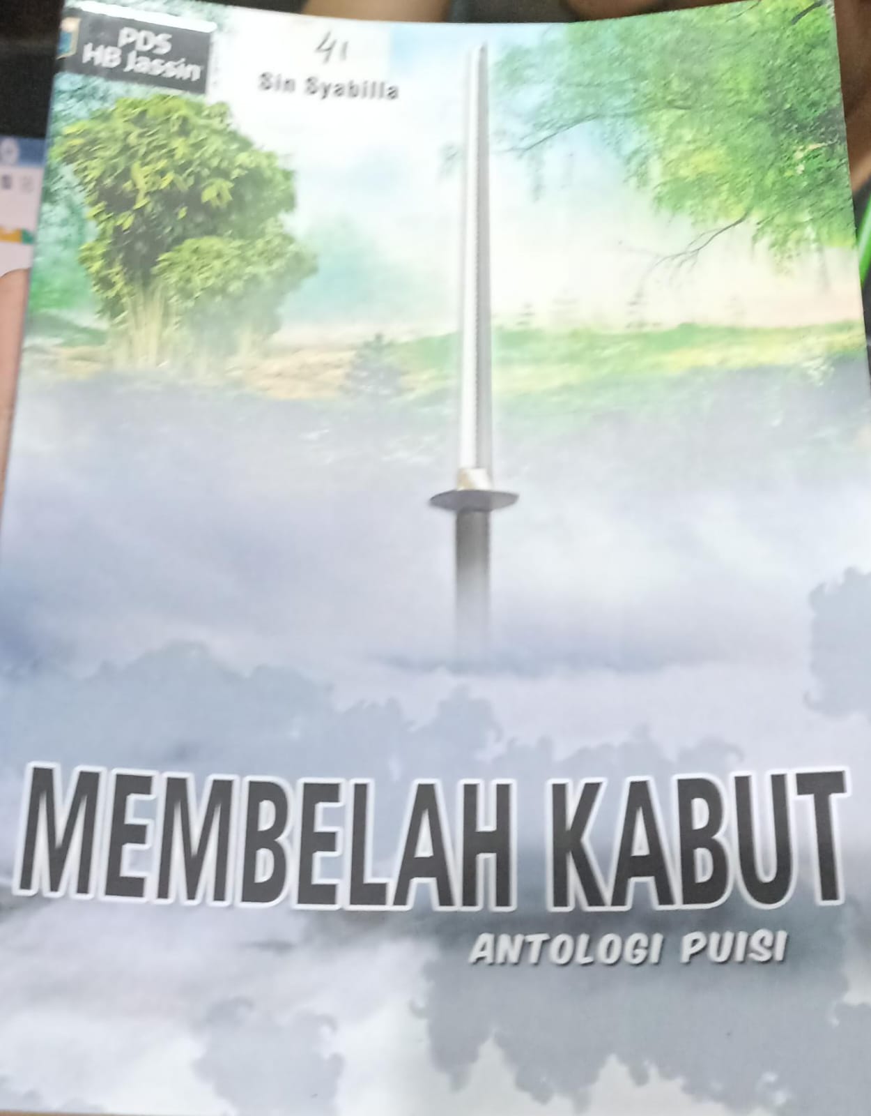 Membelah kabut