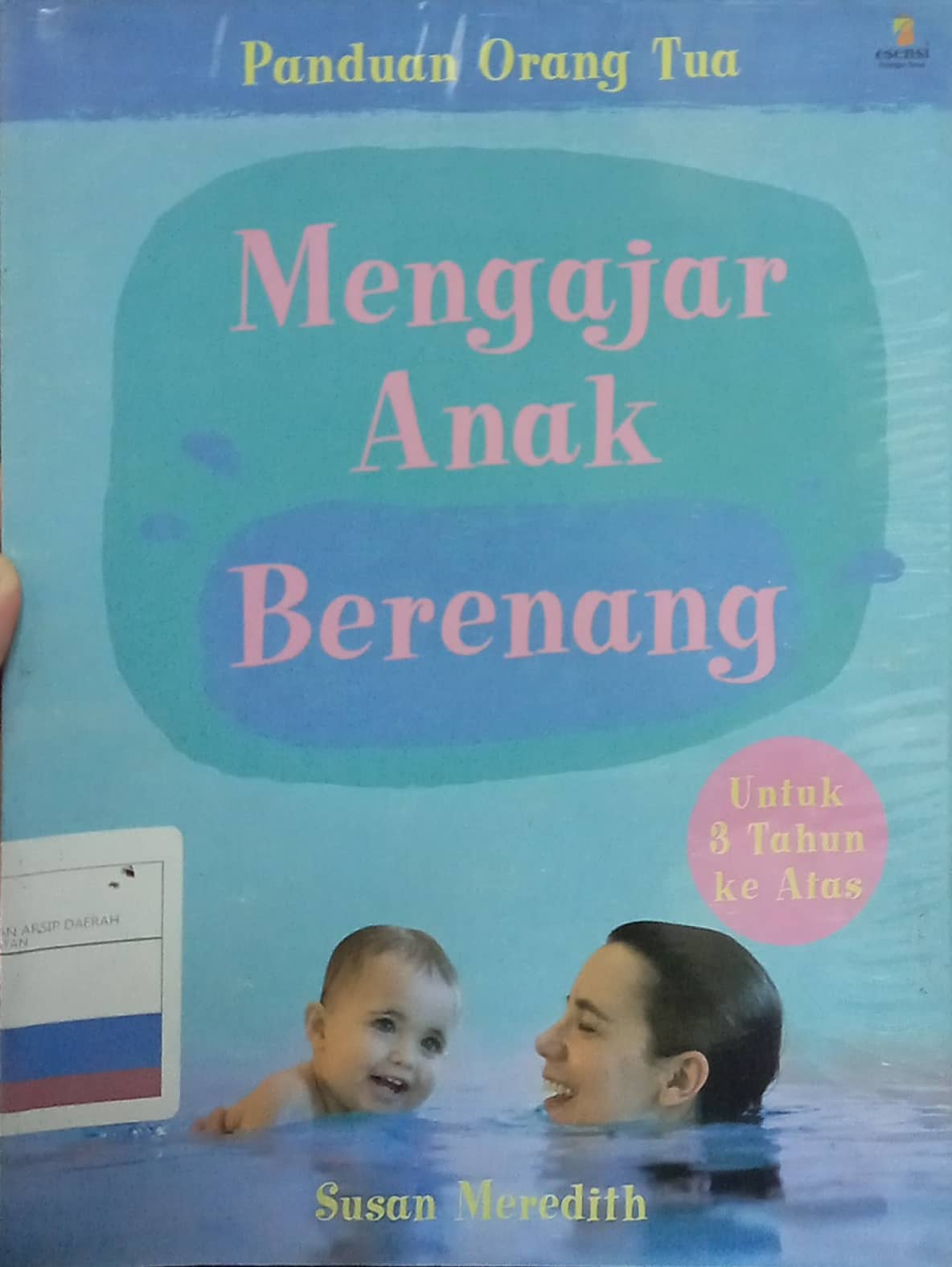 Mengajar anak berenang