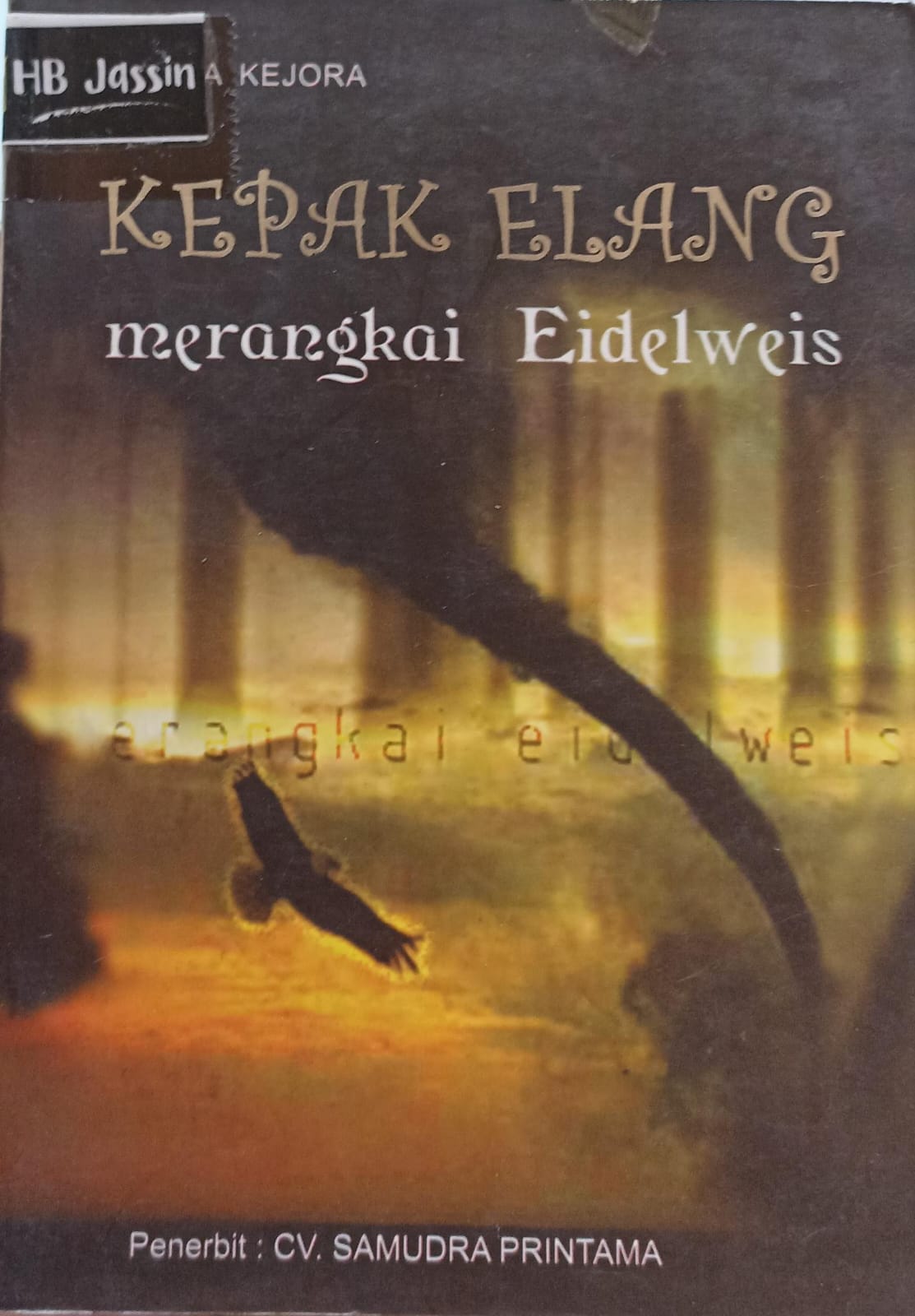 Kepak elang merangkai eidelweis