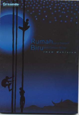 Rumah yang tampak biru oleh cahaya bulan