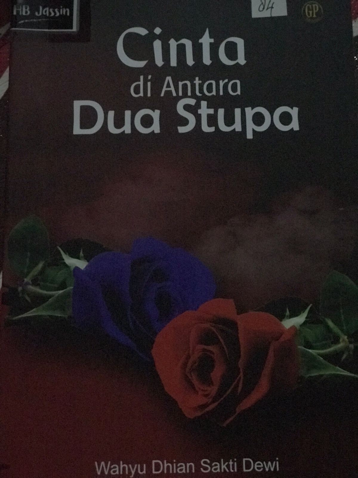 Cinta di antara dua stupa / Wahyu Dhian Sakti Dewi