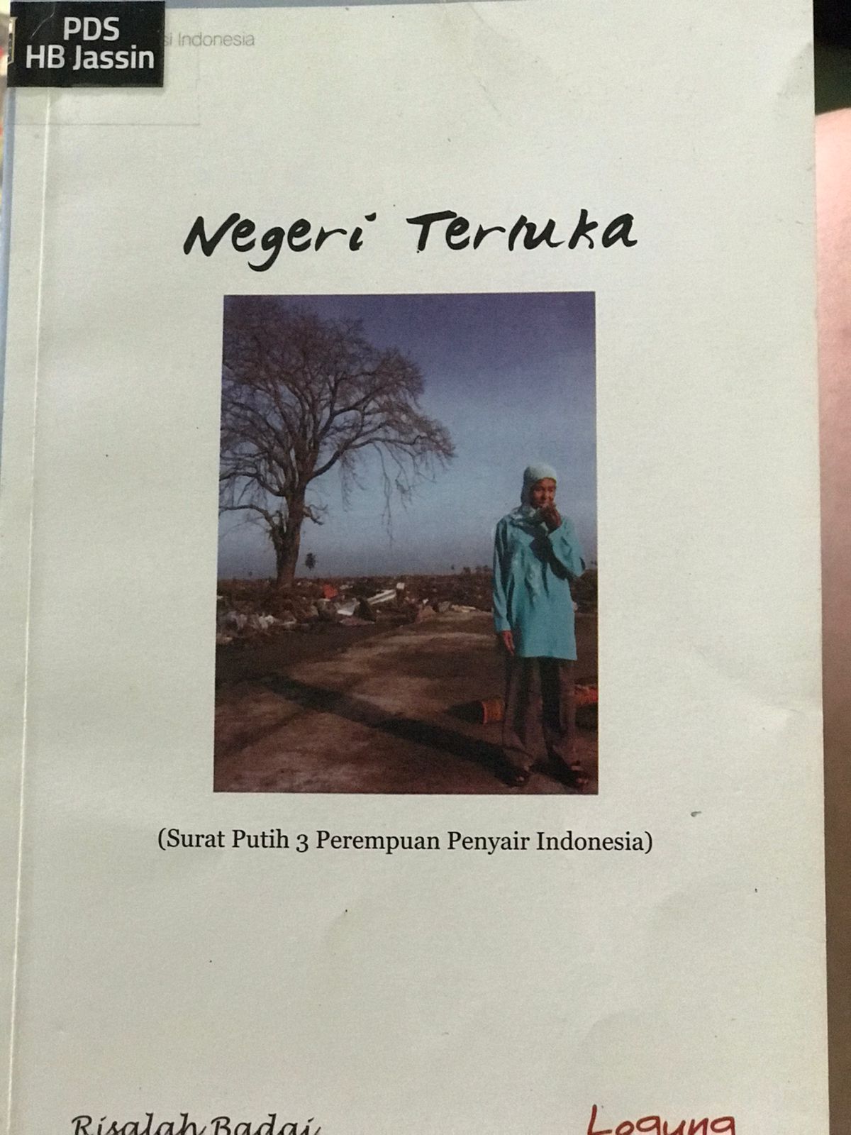 Negeri terluka : Surat putih 3 perempuan penyair indonesia