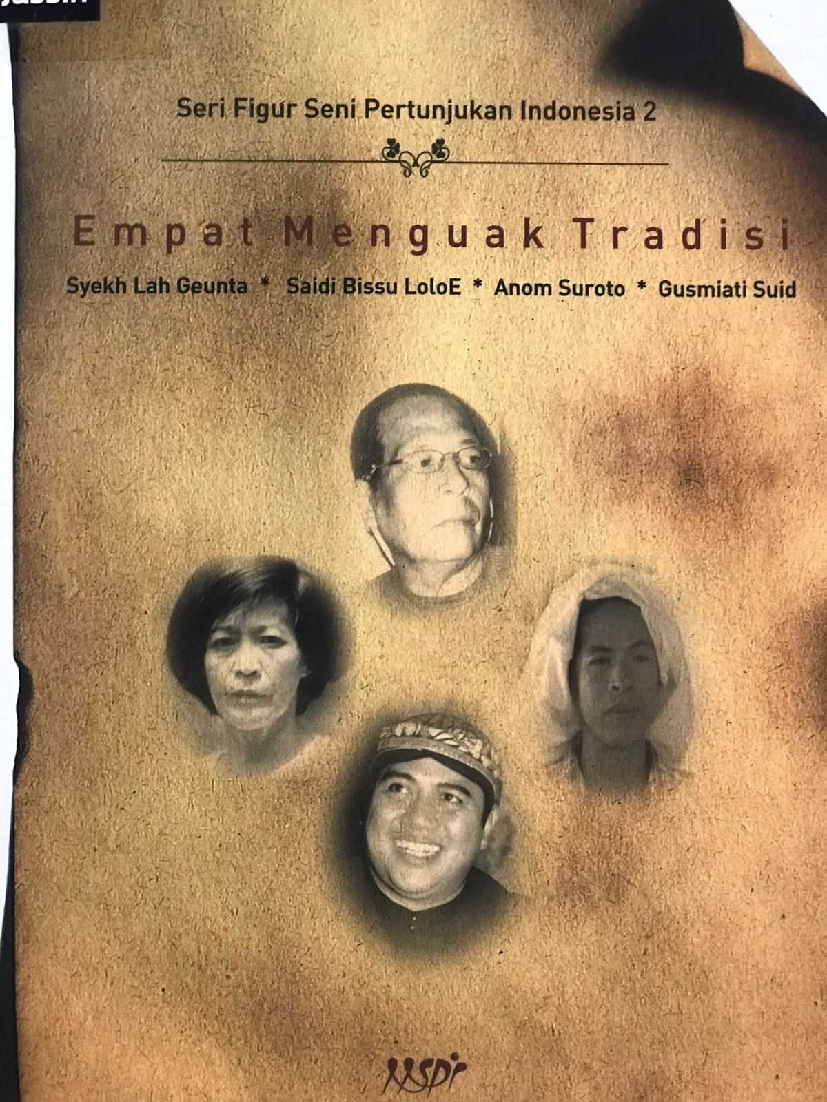 Empat menguak tradisi