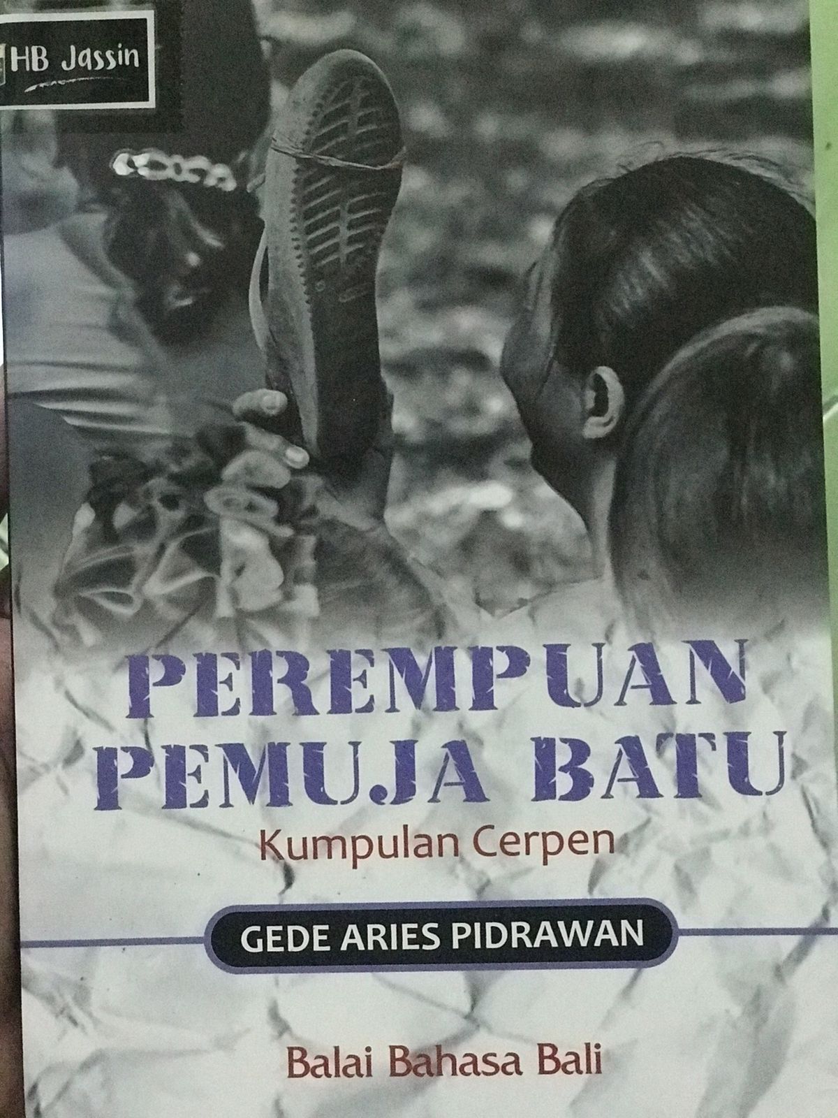 Perempuan pemuja batu : Kumpulan cerpen
