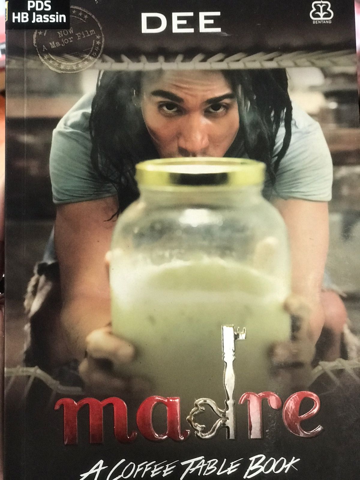 Madre :  A coffe table book / Dee